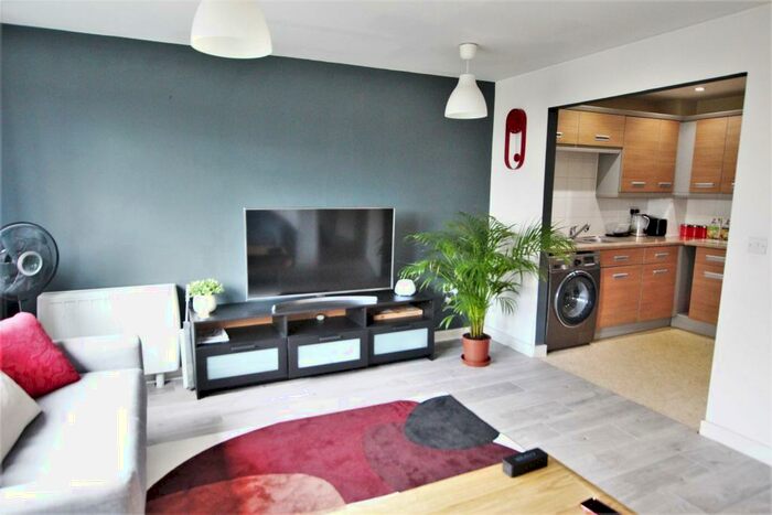 1 Bedroom Flat To Rent In Cosmopolitan Court, Main Ave, Enfield, EN1