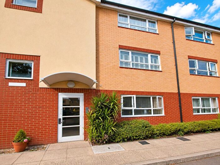 2 Bedroom Flat For Sale In Chertsey Road, Feltham, TW13