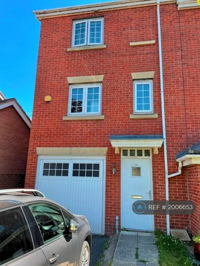 3 Bedroom Terraced House To Rent In Boulevard Rise, Leeds, LS10