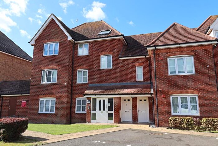 2 Bedroom Flat For Sale In Wherry Close, Margate, Kent, CT9