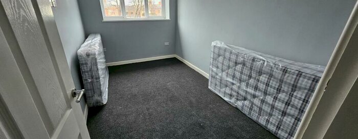 2 Bedroom Apartment To Rent In King Street, Wrexham, LL11