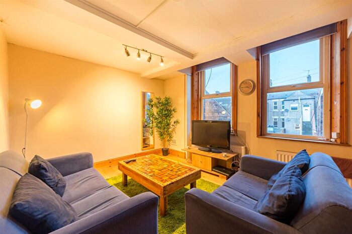4 Bedroom Maisonette To Rent In £pppw - Tosson Terrace, Heaton, NE6