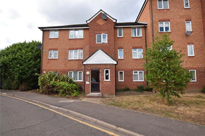 Apartment To Rent In Fenman Gardens, Goodmayes, IG3