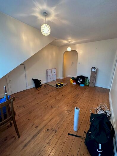 2 Bedroom Flat To Rent In West Bank, London, N16