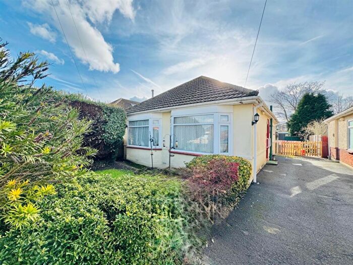 3 Bedroom Detached Bungalow For Sale In Dennistoun Avenue, Christchurch, BH23