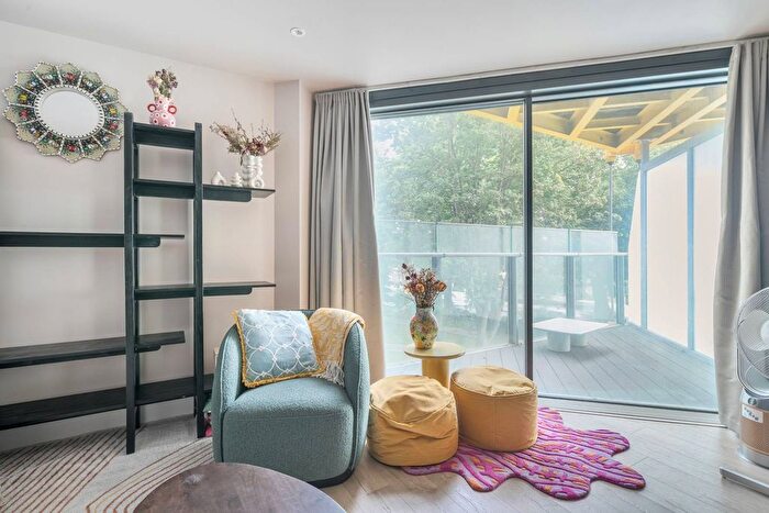 1 Bedroom Flat To Rent In Churchyard Row, Elephant And Castle, London, SE11