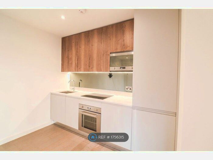 1 Bedroom Flat To Rent In Apex House, St. Albans, AL1