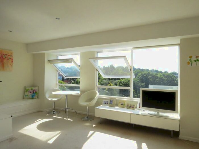 1 Bedroom Apartment To Rent In Farquhar Road, Upper Norwood, London, SE19