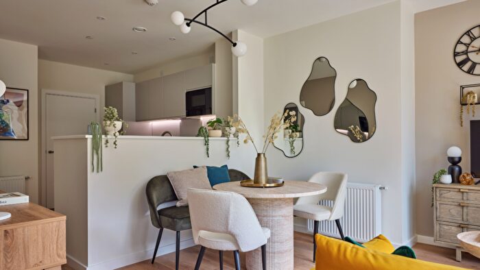 3 Bedroom Flat For Sale In Renforth Street, Canada Water, Canada Water, SE16