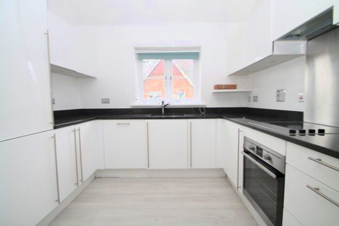 2 Bedroom Flat To Rent In Driscoll Way, Caterham, CR3