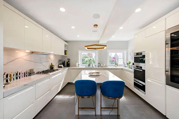 4 Bedroom Flat To Rent In Queens Gate, London, SW7