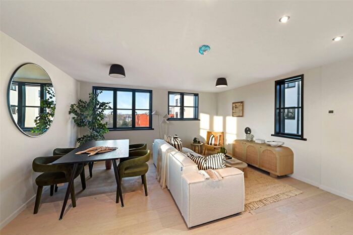 2 Bedroom Flat For Sale In Harley Court, Wanstead, London, E11