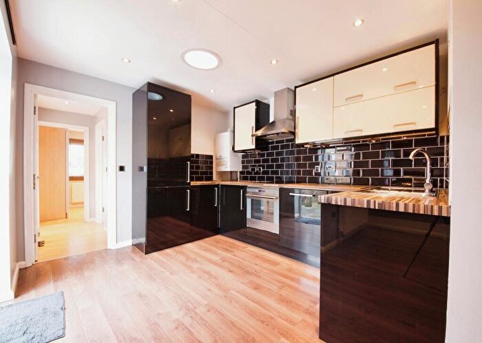2 Bedroom Maisonette To Rent In Hall Lane, London, E4