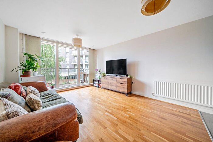 2 Bedroom Flat For Sale In Ealing Road, Brentford, TW8