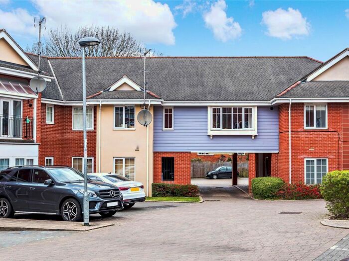 2 Bedroom Flat To Rent In Ellis Close, Ruislip, HA4