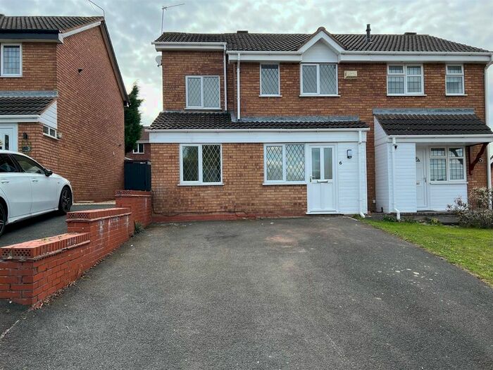 3 Bedroom Property To Rent In Blithe Close, Stourbridge, DY8