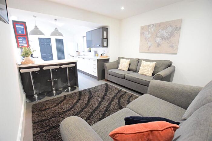 6 Bedroom Terraced House To Rent In Drake Street - Student House - /, LN1