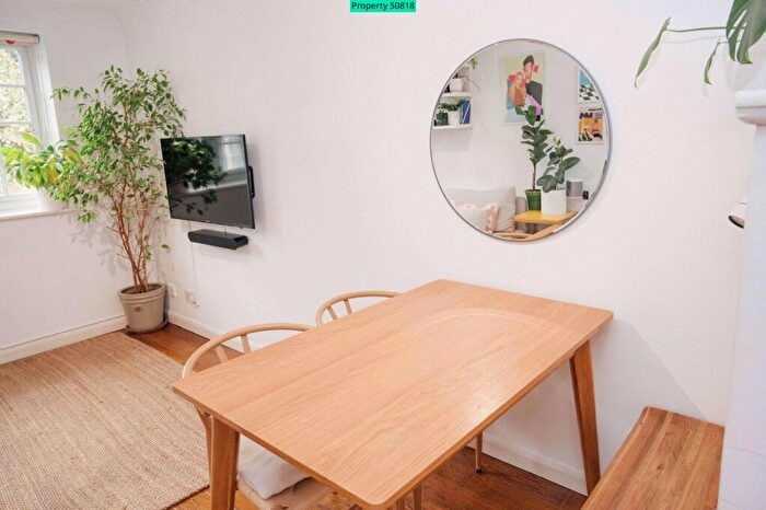 1 Bedroom Flat For Sale In Gables Close, London, SE5