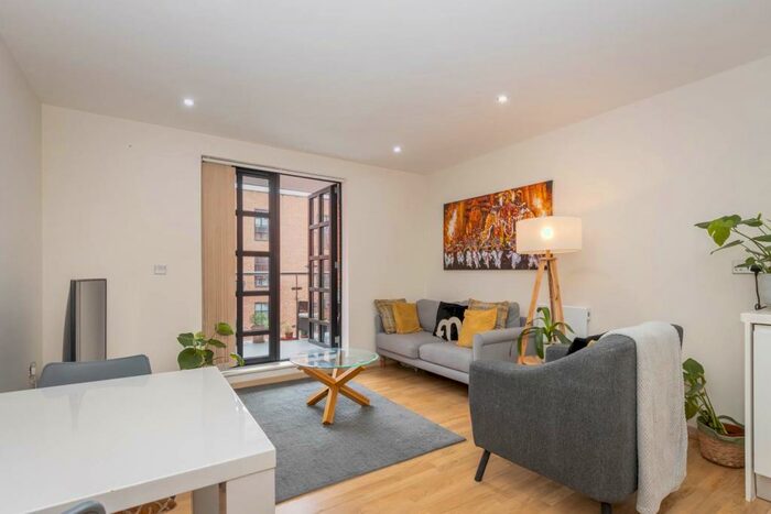2 Bedroom Apartment To Rent In St Paul`s Place, St Pauls Square, B3