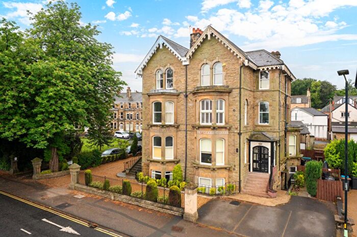 2 Bedroom Flat For Sale In Leeds Road, Harrogate, HG2