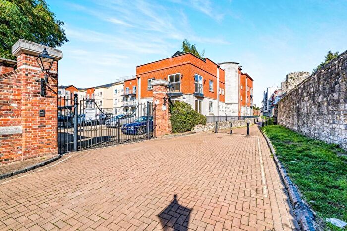 2 Bedroom Apartment To Rent In Gloucester Square, Southampton, SO14