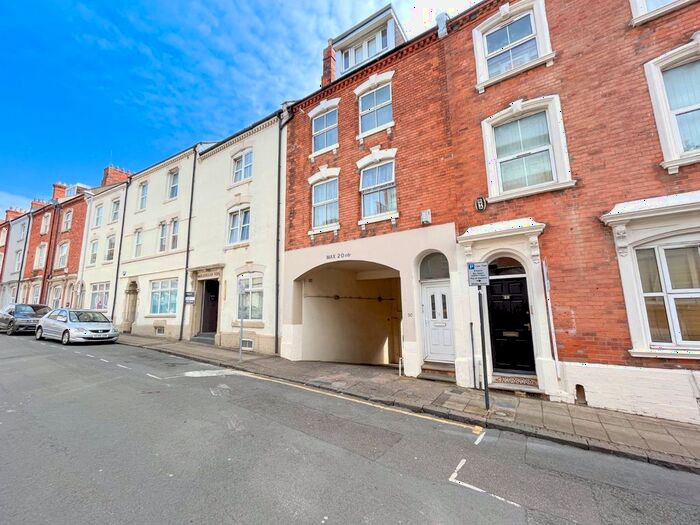 1 Bedroom Flat To Rent In Hazelwood Road, Northampton, NN1