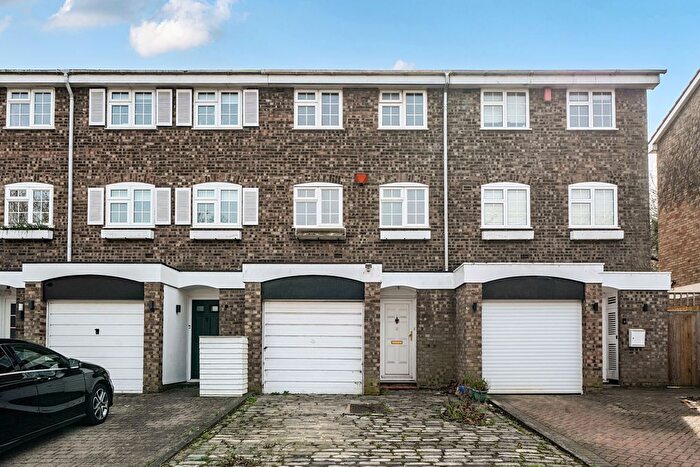 3 Bedroom Terraced House For Sale In Avondale Road, Bromley, BR1