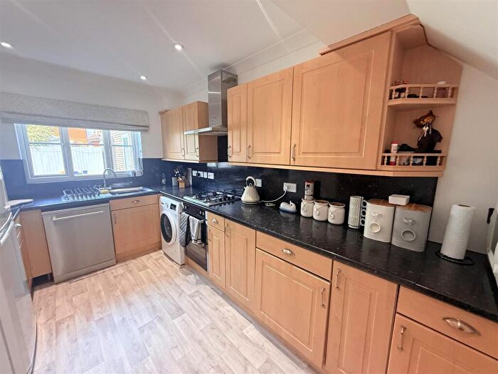 3 Bedroom Link Detached House For Sale In Woodpecker Close, Stowmarket, IP14