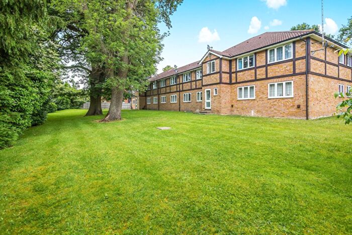 1 Bedroom Flat To Rent In Aragon Court, Bracknell, RG12