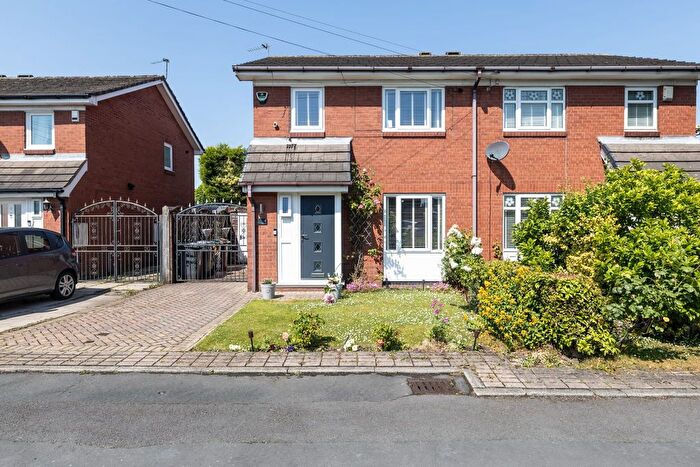 3 Bedroom Semi Detached House For Sale In Alden Fold, Morley, Leeds, LS27
