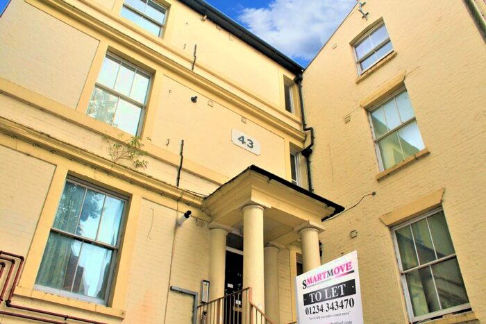 2 Bedroom Flat To Rent In Ashburnham Road, Bedford, MK40