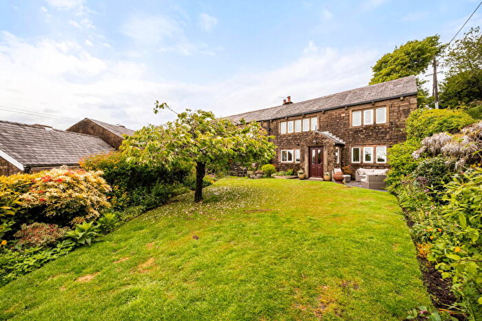 3 Bedroom Semi-Detached House For Sale In Top O Th Meadows, Strinesdale, OL4