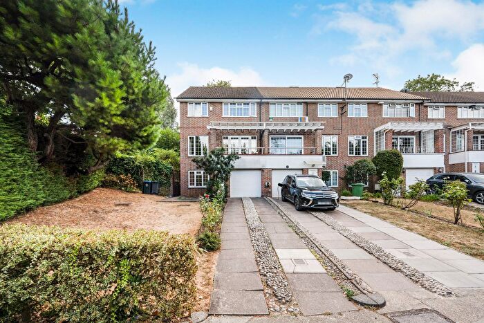 4 Bedroom Town House For Sale In Park Lane, Wembley, HA9