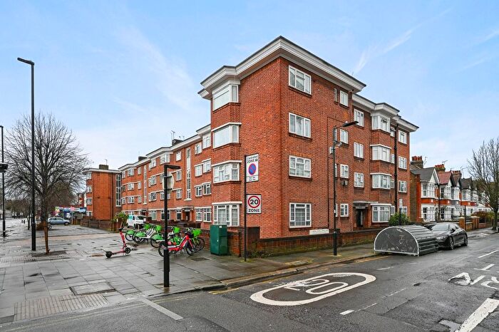 2 Bedroom Flat For Sale In The Vale, Acton, W3