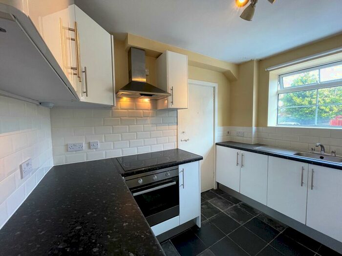 2 Bedroom Flat To Rent In Eastway, Epsom, KT19