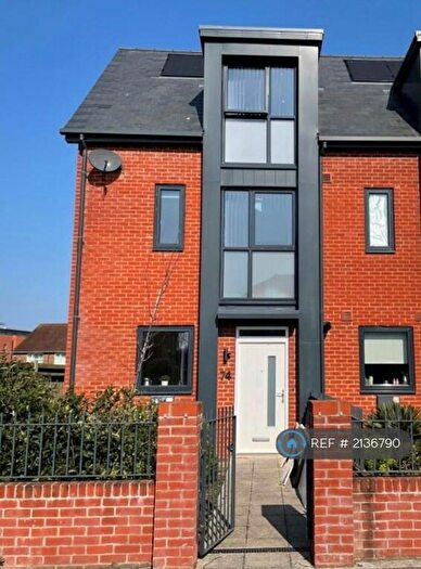 4 Bedroom End Of Terrace House To Rent In Station Road, Burgess Hill, RH15