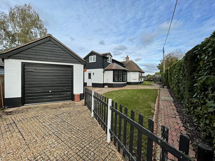 2 Bedroom Detached House For Sale In High Road, Broom, SG18