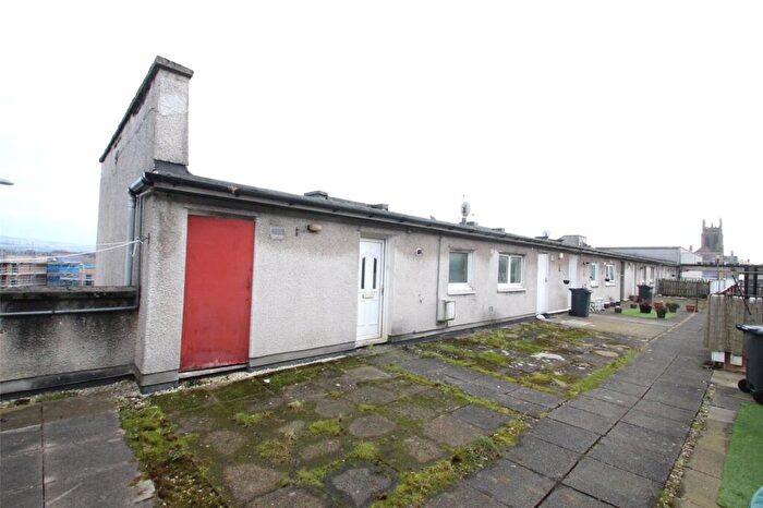 2 Bedroom Flat For Sale In Cowgate, Kirkintilloch, Glasgow, East Dunbartonshire, G66