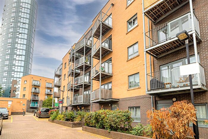 2 Bedroom Flat For Sale In Grove Crescent Road, Stratford, E15