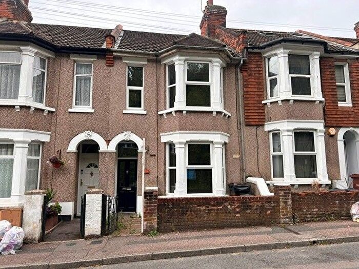 3 Bedroom Property To Rent In Boundary Road, Chatham, ME4