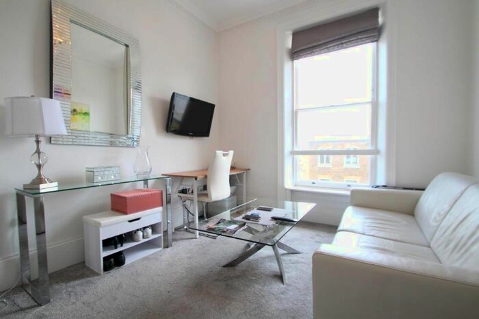 1 Bedroom Flat To Rent In Airlie Gardens, London, W8