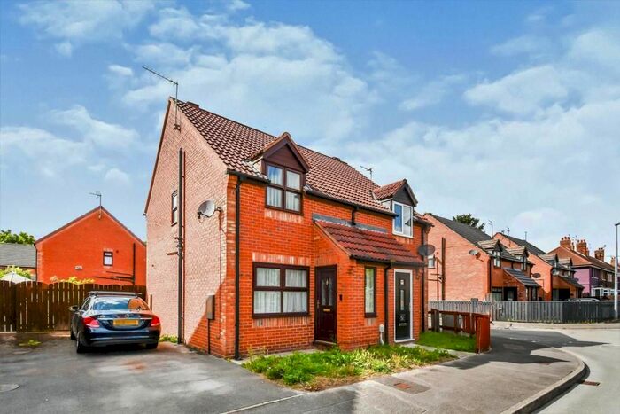 2 Bedroom Semi-Detached House To Rent In Newbald Grove, Hull, HU6