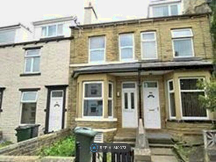 3 Bedroom Terraced House To Rent In Sydenham Place, Bradford, BD3