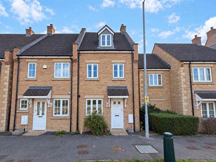 3 Bedroom Town House To Rent In Roman Road, Corby, NN18