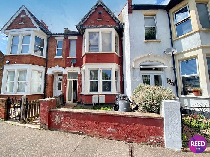 2 Bedroom Flat To Rent In Hamlet Court Road, Westcliff On Sea, SS0