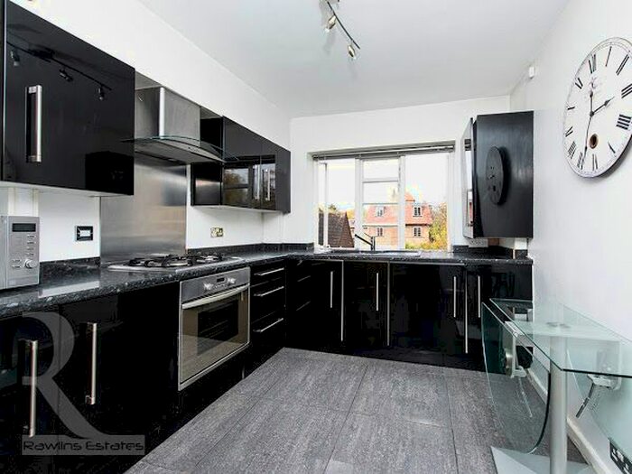 2 Bedroom Flat To Rent In Ossulton Way, London, N2