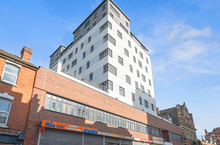 1 Bedroom Flat For Sale In Alexander House, Station Road, Aldershot, Hampshire, GU11