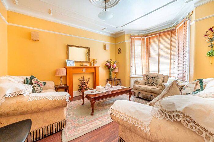 6 Bedroom End Terrace House For Sale In Empress Avenue, Highams Park, London, E4