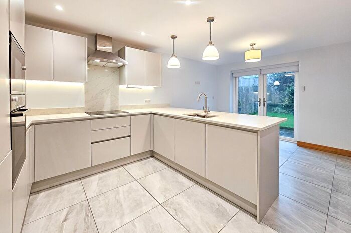 4 Bedroom Semi-Detached House To Rent In Skipton Road, Ilkley, LS29