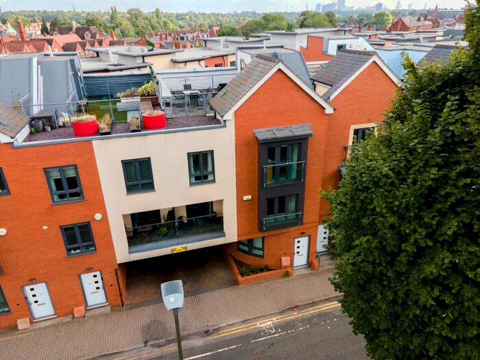 3 Bedroom Town House To Rent In Greenfield Road, Harborne, Birmingham, B17